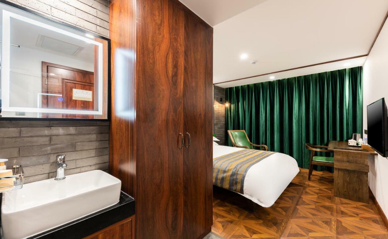Nostalgia Hotel Near Prince Gong'S Mansion- Beihai Park, Tian'Anmen Square, Nanluoguxiang Hutong, Huguosi Hutong Snack Street, 5 Minutes Walk Away From Ping'Anli Subway Station, Free Ice Cream And Laundry Service,English Communication Well Peking Exteriör bild