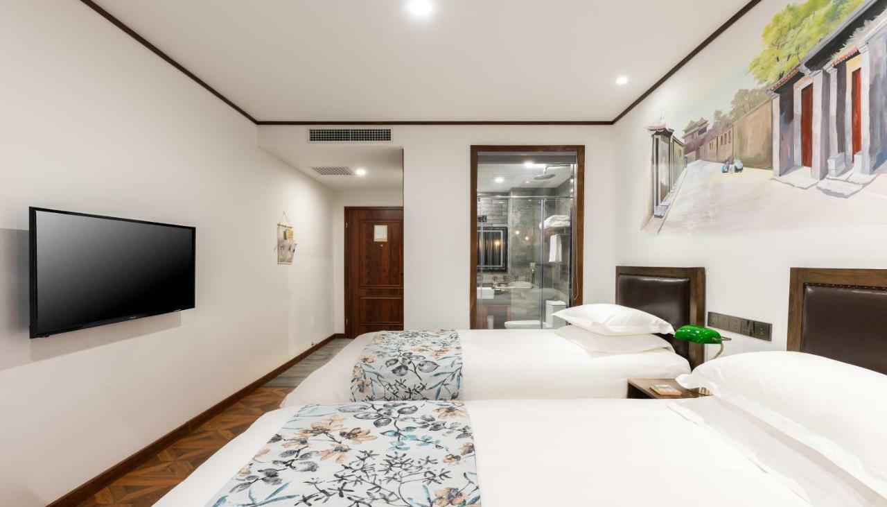 Nostalgia Hotel Near Prince Gong'S Mansion- Beihai Park, Tian'Anmen Square, Nanluoguxiang Hutong, Huguosi Hutong Snack Street, 5 Minutes Walk Away From Ping'Anli Subway Station, Free Ice Cream And Laundry Service,English Communication Well Peking Exteriör bild