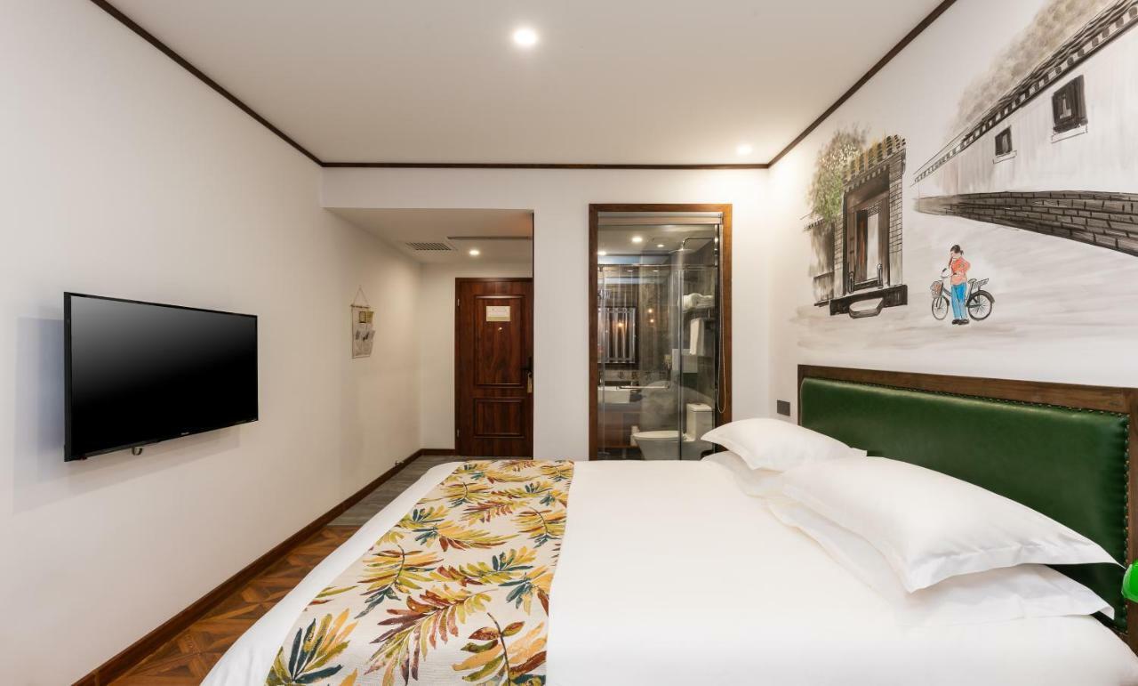 Nostalgia Hotel Near Prince Gong'S Mansion- Beihai Park, Tian'Anmen Square, Nanluoguxiang Hutong, Huguosi Hutong Snack Street, 5 Minutes Walk Away From Ping'Anli Subway Station, Free Ice Cream And Laundry Service,English Communication Well Peking Exteriör bild