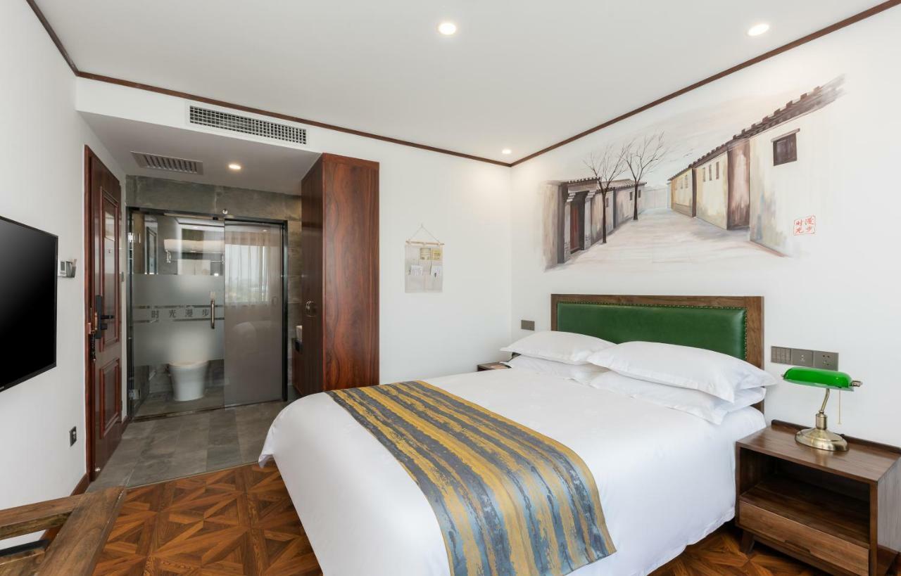 Nostalgia Hotel Near Prince Gong'S Mansion- Beihai Park, Tian'Anmen Square, Nanluoguxiang Hutong, Huguosi Hutong Snack Street, 5 Minutes Walk Away From Ping'Anli Subway Station, Free Ice Cream And Laundry Service,English Communication Well Peking Exteriör bild
