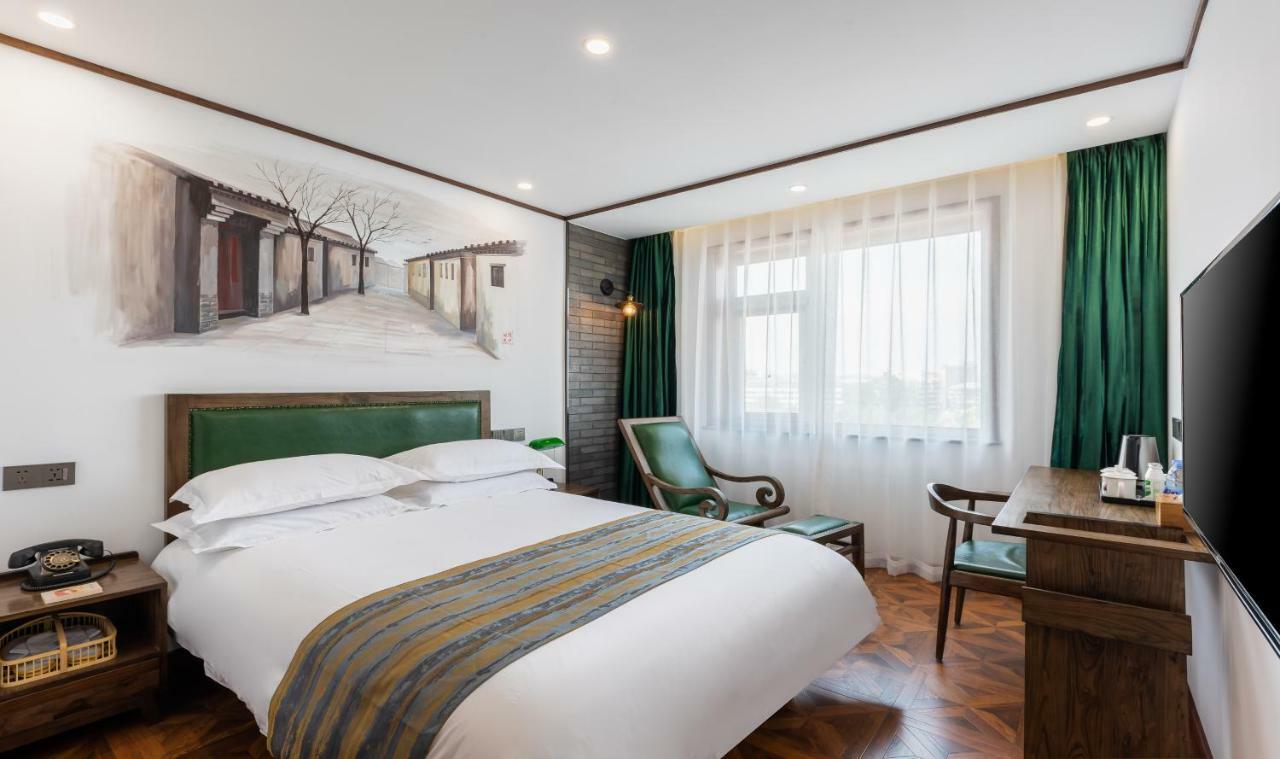 Nostalgia Hotel Near Prince Gong'S Mansion- Beihai Park, Tian'Anmen Square, Nanluoguxiang Hutong, Huguosi Hutong Snack Street, 5 Minutes Walk Away From Ping'Anli Subway Station, Free Ice Cream And Laundry Service,English Communication Well Peking Exteriör bild